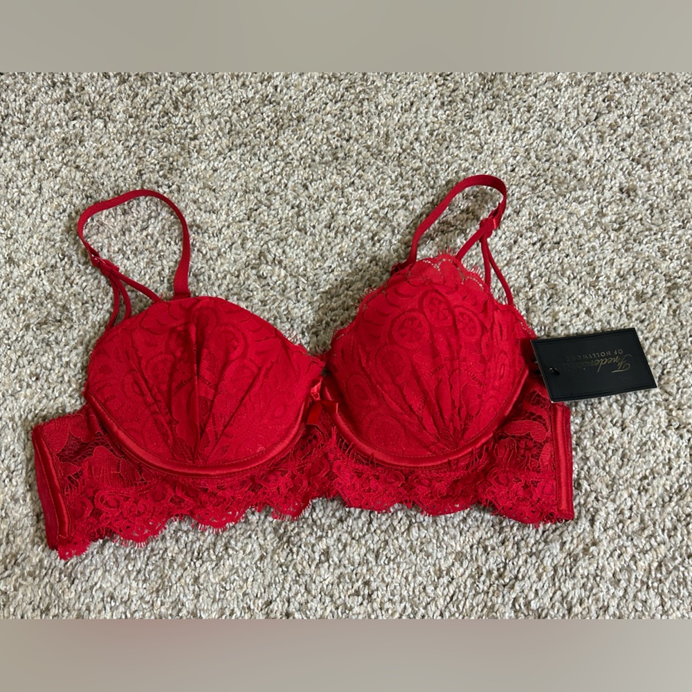 NWT Frederick's of Hollywood Vibrant Red Lace Balconette Bra Size Medium Nylon